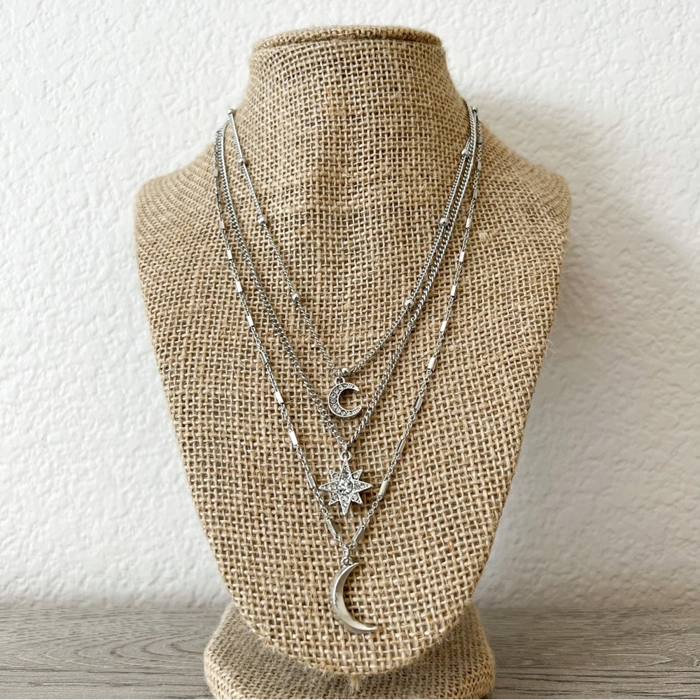 NEW | layered necklace with star and moon pendant